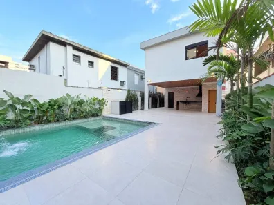 Sobrado com 3 Quartos à venda, 260m² no Embaré, Santos