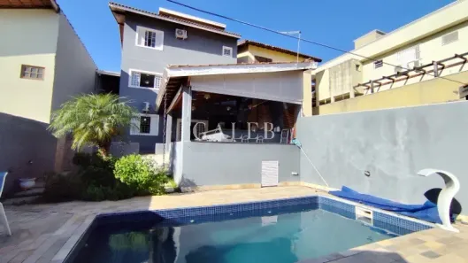 Sobrado com 4 Quartos à venda, 320m² no Vila Petrópolis, Atibaia