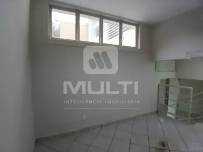 Casa com 1 Quarto para alugar, 123m² no Centro, Uberlândia