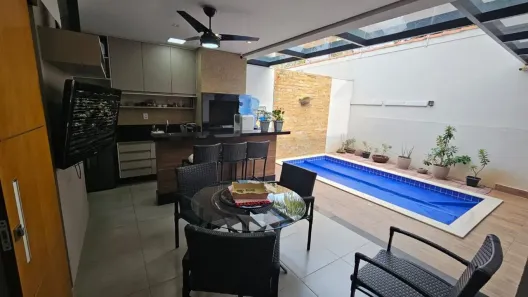 Casa de Condomínio com 3 Quartos para venda ou aluguel, 150m² no Jardim Itália, Cuiabá
