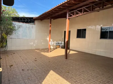 Casa com 2 Quartos à venda, 225m² no Granada, Uberlândia