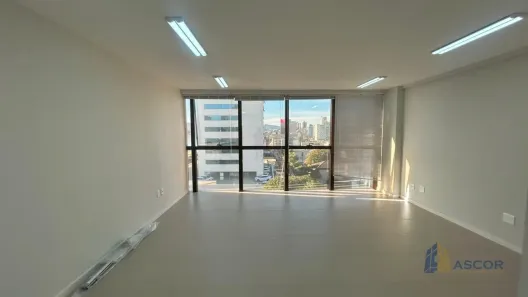 Sala Comercial à venda, 31m² no Estreito, Florianópolis