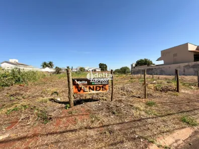 Lote/Terreno à venda, 733m² no Jardim Inconfidência, Uberlândia