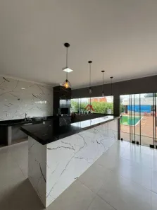 Fazenda/Sítio com 3 Quartos à venda, 200m² no Zona Rural, Guapiaçu
