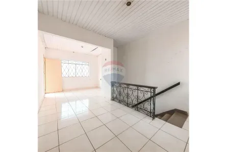 Sobrado com 8 Quartos à venda, 254m² no Centro, Araras