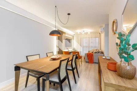 Apartamento com 2 Quartos para alugar, 76m² no Centro, Curitiba