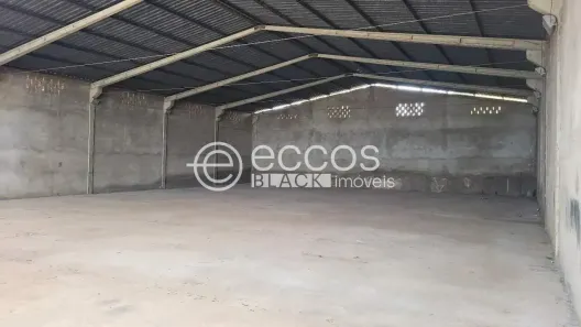 Galpão/Depósito/Armazém à venda, 800m² no Nossa Senhora das Graças, Uberlândia