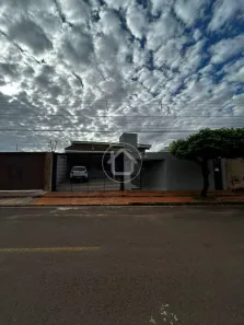 Casa com 4 Quartos à venda, 260m² no Jardim Mansur, Campo Grande