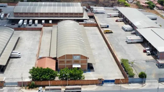 Galpão/Depósito/Armazém com 2 Quartos para alugar, 2327m² no Parque Jacinta, Teresina