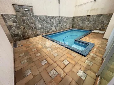 Casa com 3 Quartos para alugar, 290m² no Cidade Jardim, Uberlândia