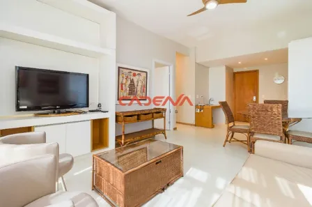 Apartamento com 2 Quartos para alugar, 75m² no Centro, Curitiba