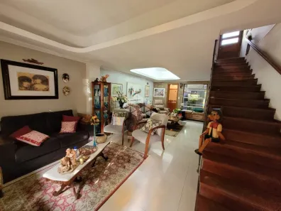 Casa com 3 Quartos à venda, 230m² no Cidade Baixa, Porto Alegre