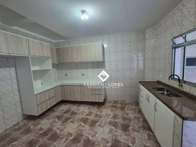 Casa com 3 Quartos para alugar, 140m² no Jardim Santa Maria, Jacareí