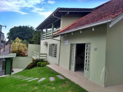 Sobrado com 4 Quartos à venda, 337m² no Floresta, Joinville