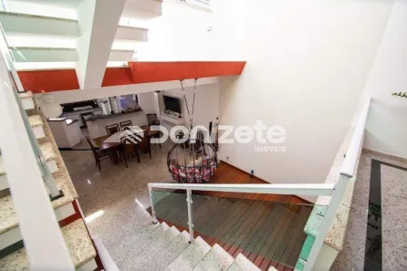 Sobrado com 4 Quartos à venda, 256m² no Vila Gilda, Santo André