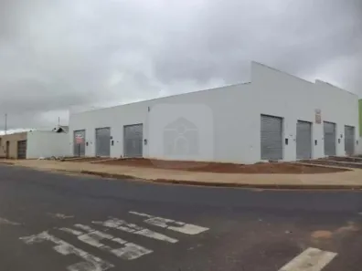 Ponto Comercial para alugar, 75m² no Loteamento Residencial Pequis, Uberlândia