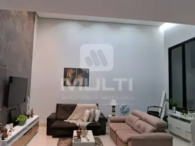 Casa com 3 Quartos para alugar, 220m² no Cidade Jardim, Uberlândia