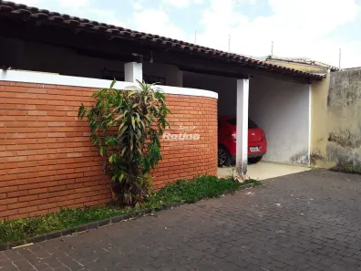 Casa com 3 Quartos à venda, 194m² no Umuarama, Uberlândia