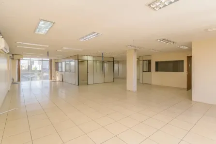 Prédio Comercial para alugar, 1300m² no Navegantes, Porto Alegre