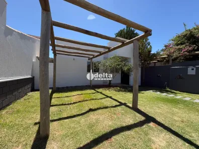 Casa de Condomínio com 3 Quartos à venda, 80m² no Laranjeiras, Uberlândia