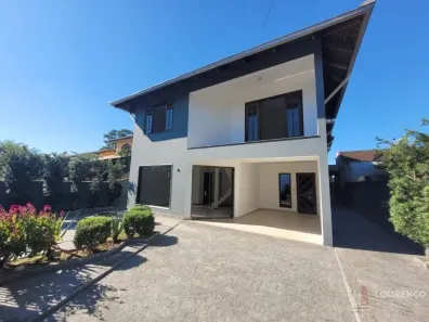 Sobrado com 4 Quartos à venda, 360m² no Pirabeiraba (Pirabeiraba), Joinville