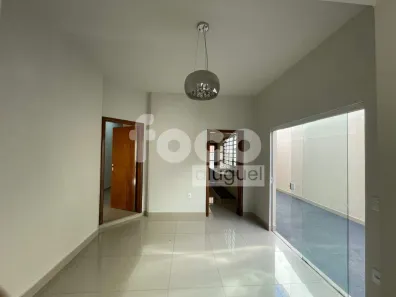 Casa com 3 Quartos para alugar, 260m² no Santa Mônica, Uberlândia