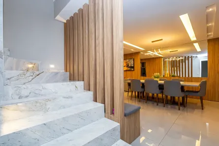 Sobrado com 4 Quartos à venda, 250m² no Novo Mundo, Curitiba