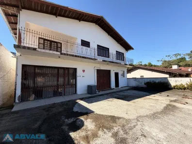 Casa com 4 Quartos para alugar, 223m² no Água Verde, Blumenau
