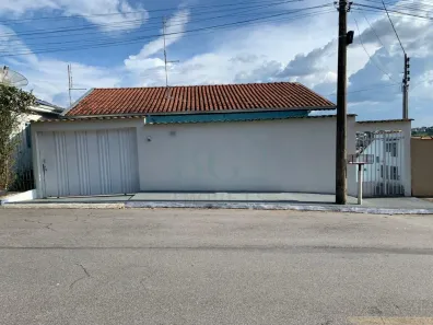 Casa com 2 Quartos à venda, 140m² no Parque Primavera, Poços de Caldas