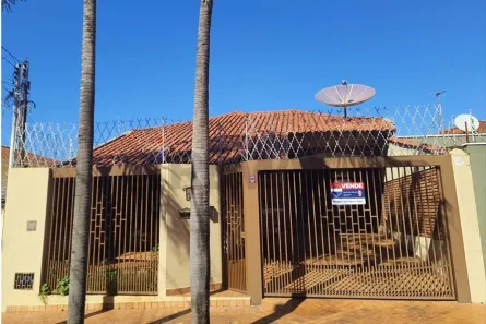 Casa com 3 Quartos à venda, 248m² no Centro, Jaboticabal