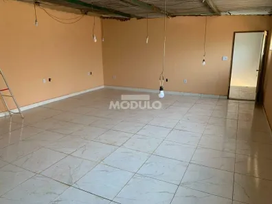 Sala Comercial para alugar, 110m² no Chácaras Tubalina e Quartel, Uberlândia
