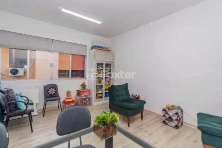 Sala Comercial à venda, 30m² no Passo da Areia, Porto Alegre