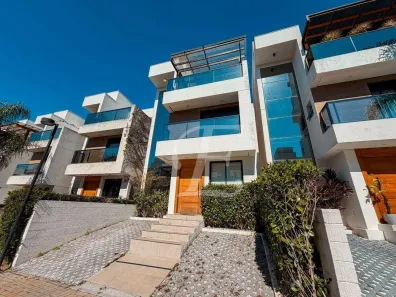 Casa de Condomínio com 4 Quartos à venda, 130m² no Vila de São Fernando, Cotia