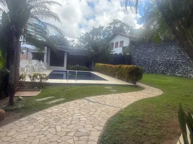 Casa com 4 Quartos para alugar, 300m² no Pituaçu, Salvador