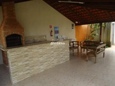 Apartamento com 2 Quartos à venda, 56m² no Segismundo Pereira, Uberlândia