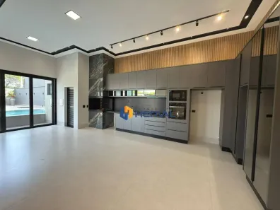 Casa com 3 Quartos à venda, 270m² no Jardim Paris III, Maringá