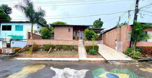 Casa com 3 Quartos à venda, 450m² no Aleixo, Manaus