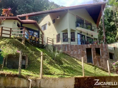 Casa com 6 Quartos à venda, 600m² no Penedo, Itatiaia