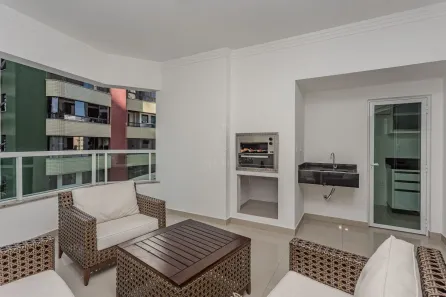 Apartamento com 3 Quartos para alugar, 131m² no Centro, Balneário Camboriú