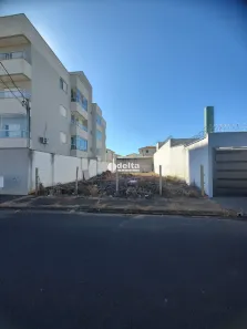 Lote/Terreno à venda, 300m² no Novo Mundo, Uberlândia