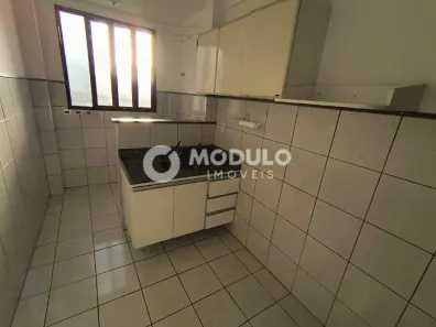 Apartamento com 2 Quartos para alugar, 50m² no Santa Mônica, Uberlândia