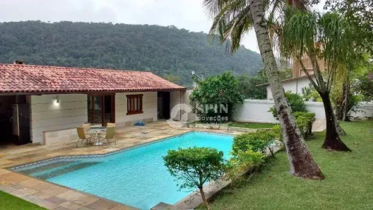 Casa de Condomínio com 4 Quartos à venda, 550m² no Camboinhas, Niterói
