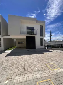 Casa com 3 Quartos à venda, 130m² no Buraquinho, Lauro de Freitas