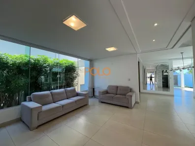 Casa com 3 Quartos para alugar, 273m² no Gávea, Uberlândia