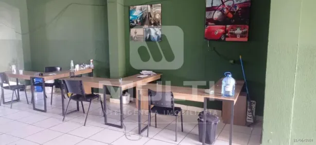 Ponto Comercial com 1 Quarto para alugar, 400m² no Nossa Senhora Aparecida, Uberlândia