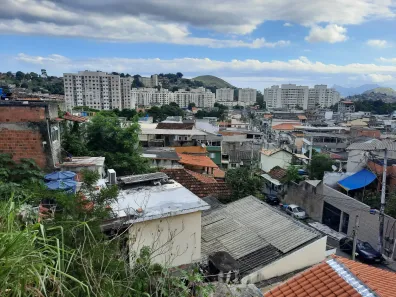 Sobrado com 5 Quartos à venda, 180m² no Venda da Cruz, São Gonçalo