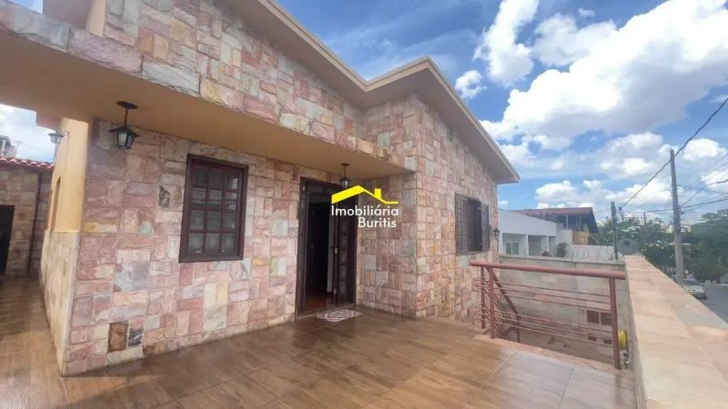 Casa com 3 quartos — Salgado Filho, Belo Horizonte