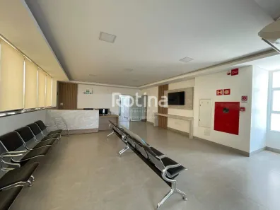 Sala Comercial para alugar, 300m² no Osvaldo Rezende, Uberlândia