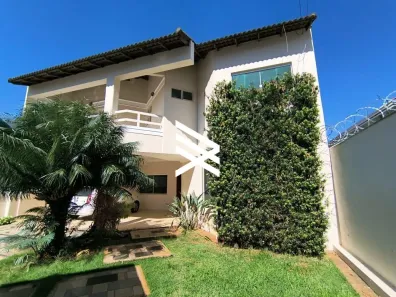 Sobrado com 4 Quartos para alugar, 150m² no Tabajaras, Uberlândia