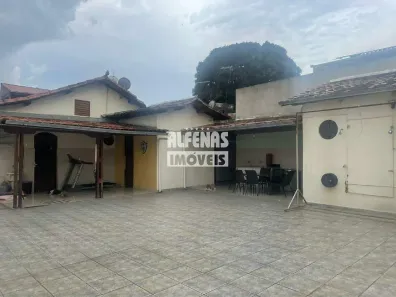 Casa com 3 Quartos à venda, 210m² no Industrial, Contagem